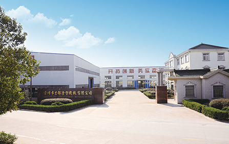 <font style='font-size:24px;font-weight:bold'> 生產(chǎn)基地</font><br/>我們公司工廠面積超過10000m2<br/>擁有先進的CNC 銑床，深度鉆孔機